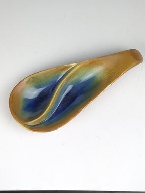 DRYDEN Pottery Spoon Rest in Blue and Tan